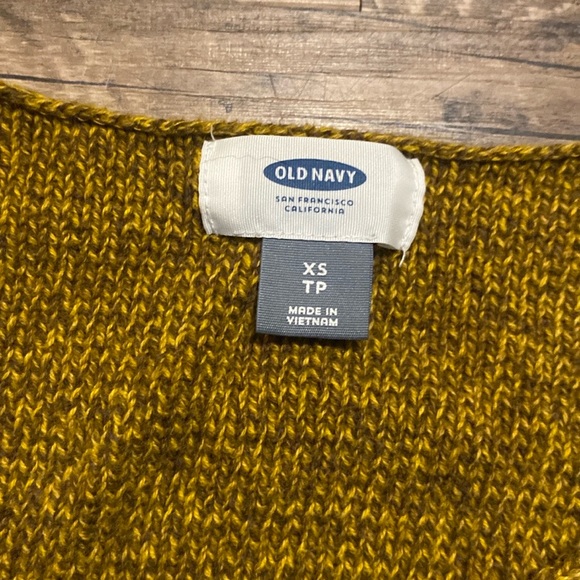 Old navy sweater - Picture 2 of 2
